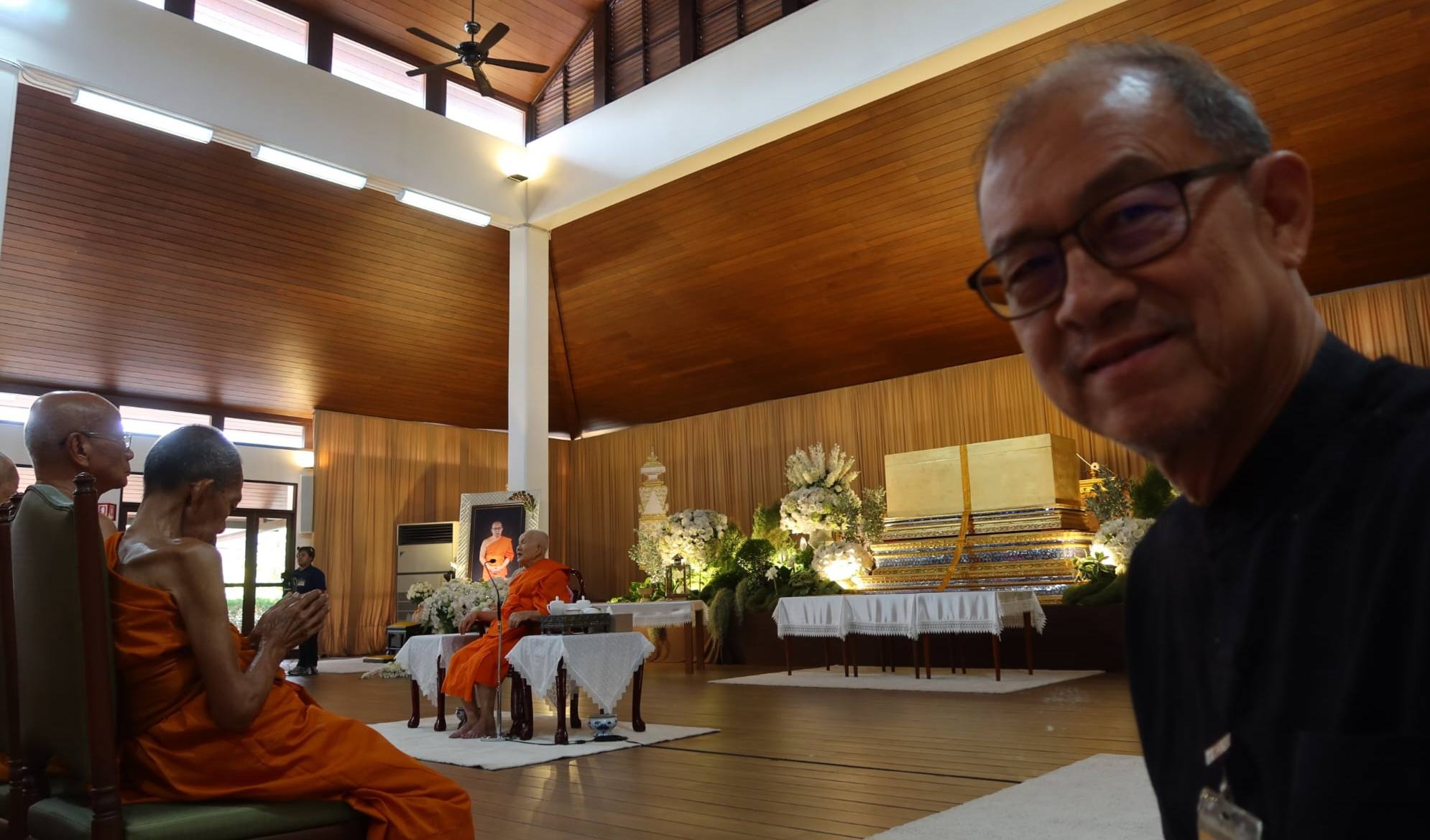 20260428_4 นี้ที่หาจังหวะขอเก็บภาพไว้เฉพาะ  TheseForOwnKeeping