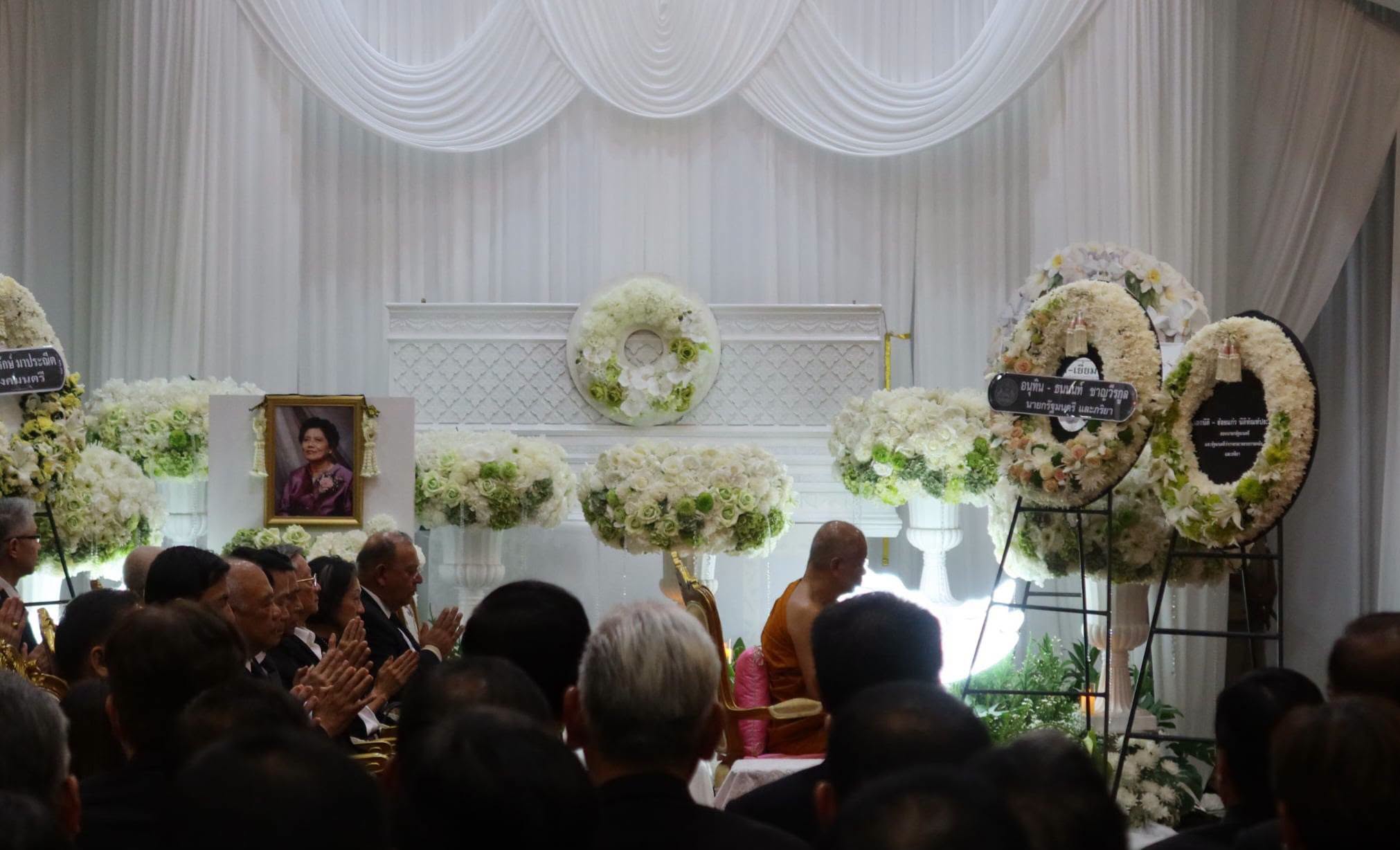 20260826_4 กราบส่งยายสมบูรณ์สู่สุคติ  HomageYaiSomboom