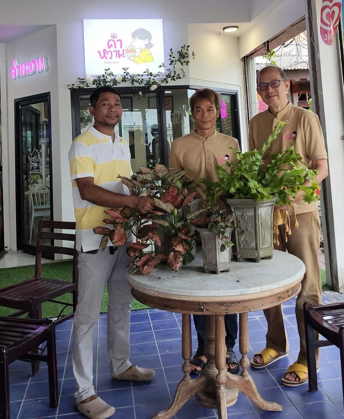 20260922_7 สามกระถางสำหรับร้าน #คำหวาน ของสามคนพ่อแม่ลูก  ThreePotPlantsForThreeOwners